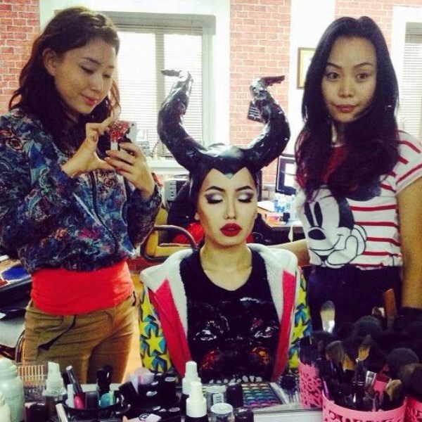 Мисс, жүжигчин П.Шүүдэрцэцэг “Halloween”-ы баяраар …